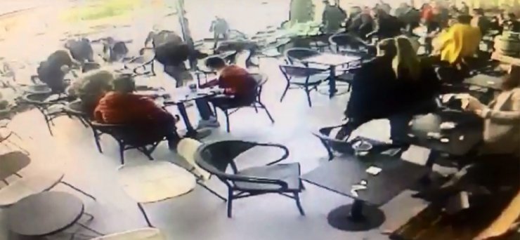 2 kişi bir genci muştayla öldüresiye dövdü