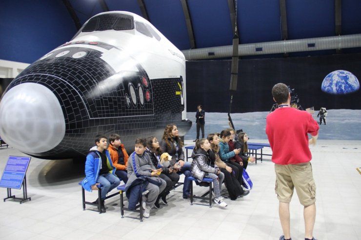 İzmir'in Gaziemir ilçesi uzay meraklılarını ağırlıyor