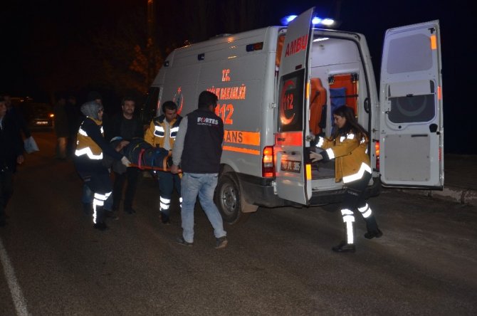 Camiden dönen yaşlı adama otomobil çarpıp kaçtı