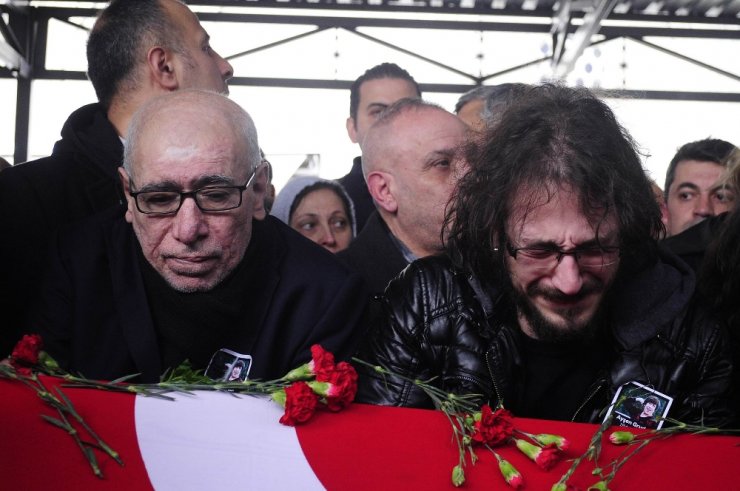 Usta oyuncu Ayşen Gruda bugün son yolculuğuna uğurlandı