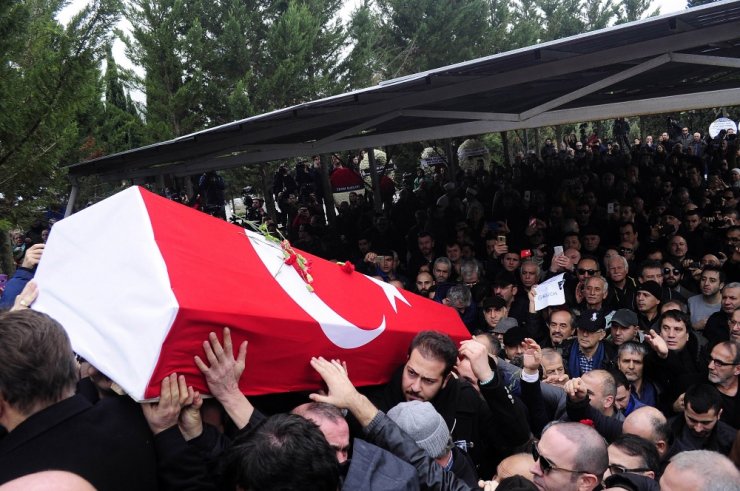 Usta oyuncu Ayşen Gruda bugün son yolculuğuna uğurlandı