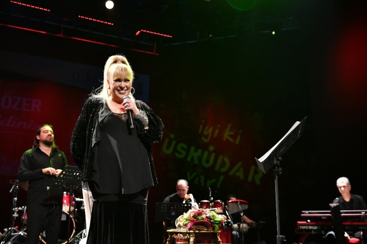 Türk müziğinin eşsiz seslerinden Özer görenleri şaşırttı