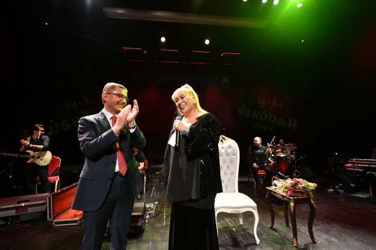 Türk müziğinin eşsiz seslerinden Özer görenleri şaşırttı