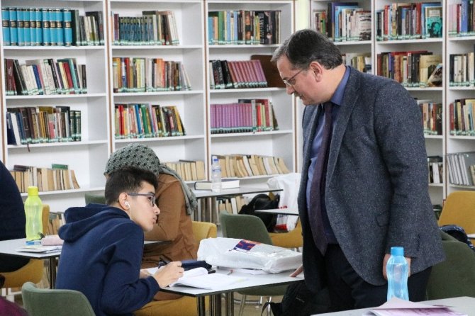 Kitap başkalarıyla paylaşılarak okumaları özendiriliyor