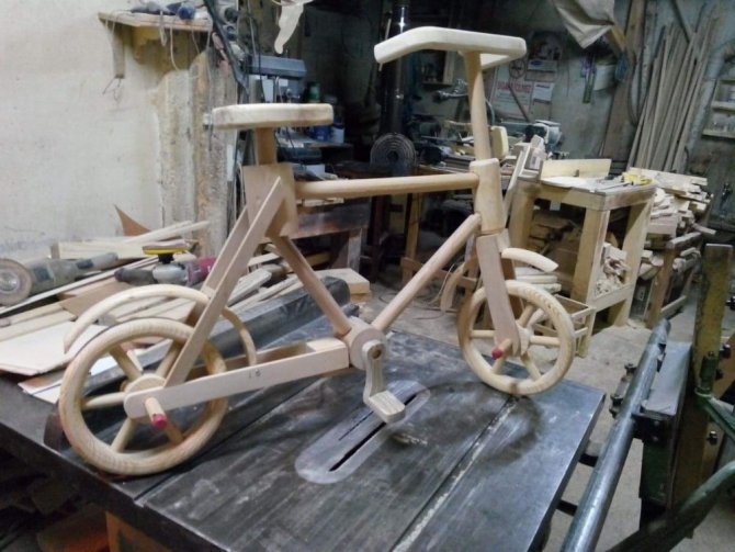 Çöpe atılan eşyalara hayat veriyor