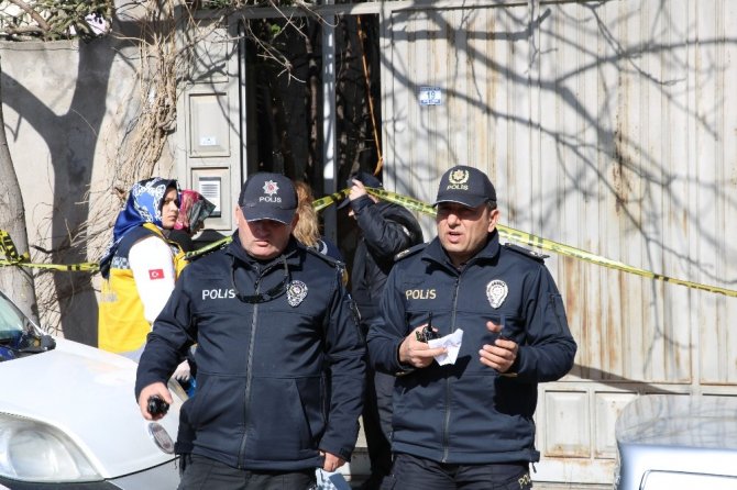 Kız isteme iddiasıyla çıkan kavgada silahlar konuştu