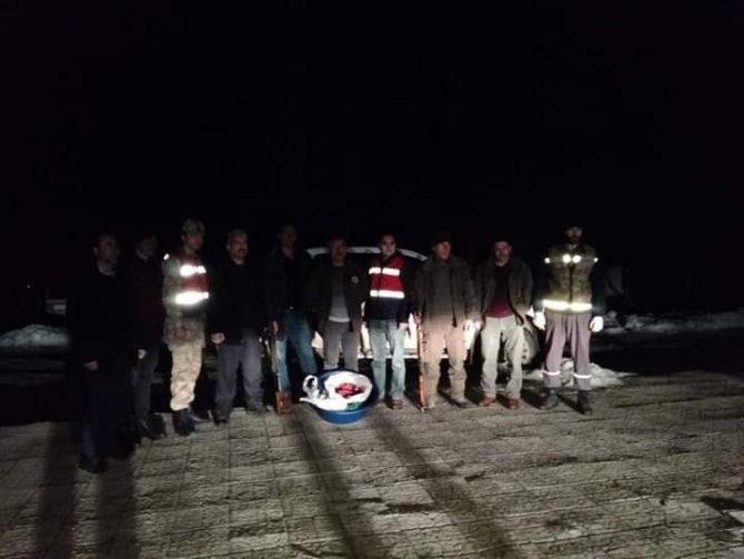 100 yıl sonra ilk kez görülen yaban keçisini avladılar!