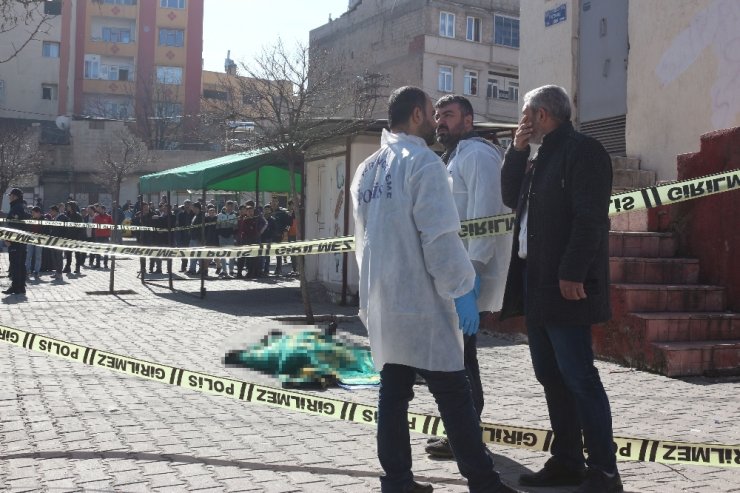 Cinnet getiren damat, 4 kişiyi vurdu