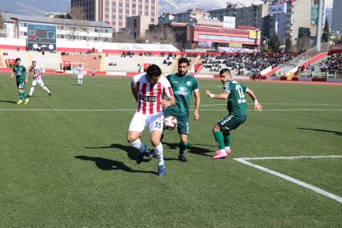 Kahramanmaraşspor zorlu mücadelenin ardından berabere kaldı