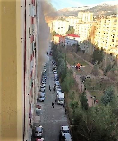 Kahramanmaraş’ta apartmanı saran alevler korku dolu anlar yaşattı