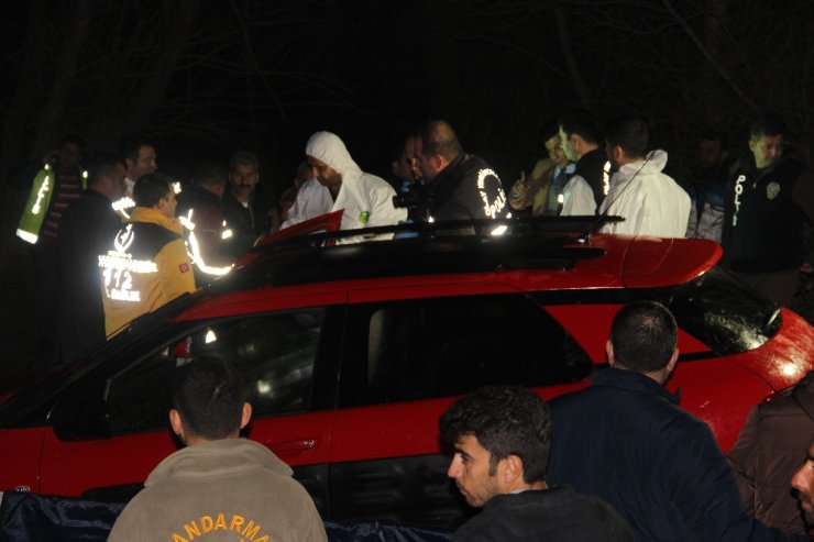 Otomobilden cenazeleri çıkarılan 3 gencin kimlikleri belirlendi