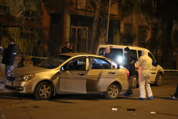 Devriye gezen polis aracına saldırdılar 2 polis yaralandı