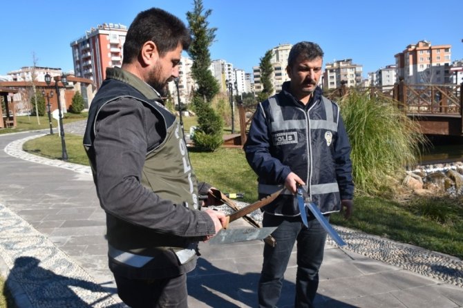 Kahramanmaraş'ta korkutan görüntü! Parklarda bulundu