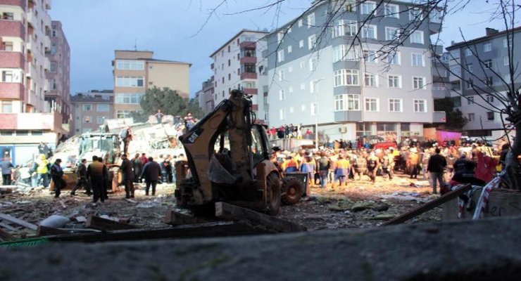 Çöken binadan 3 ceset çıkarıldı