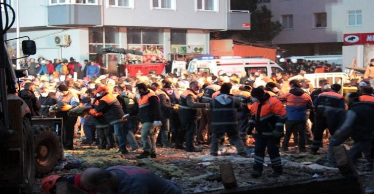 Çöken binadan 3 ceset çıkarıldı