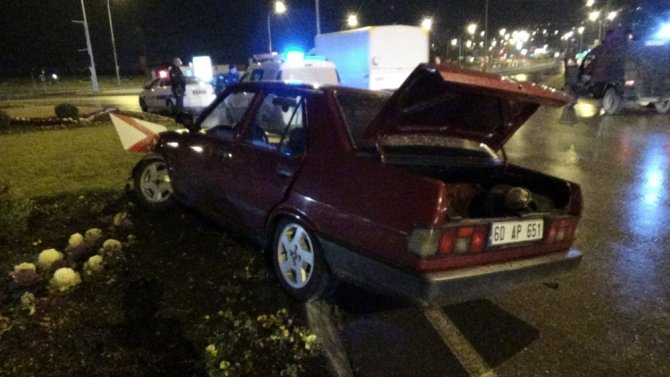 Magandalar polisten kaçarken kaza yaptı