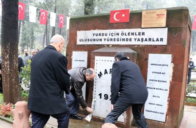 Atatürk anıtına çelenk sunumu gerçekleştirildi