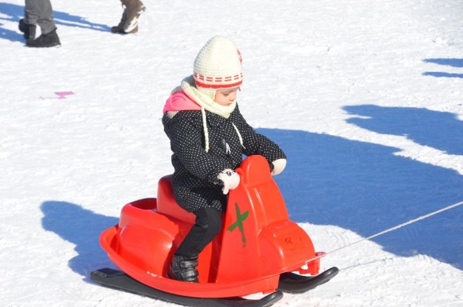 Yedikuyular Kayak Merkezi ziyaretçi akınına uğradı