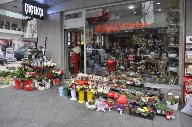 14 Şubat'ta çiçekçiler bayram etti