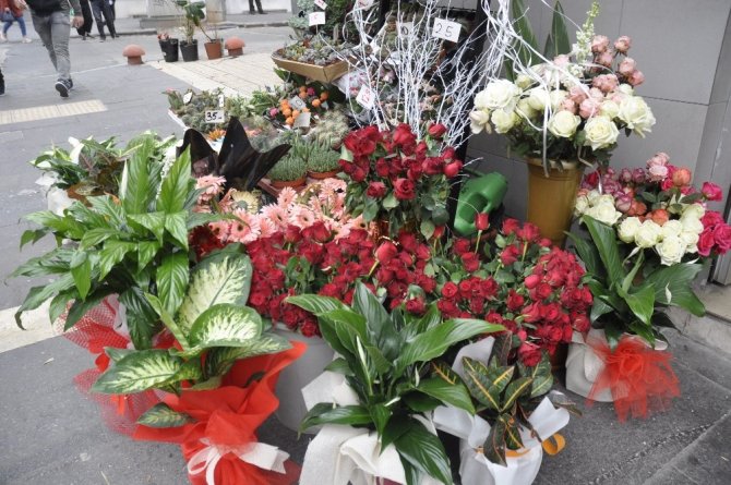 14 Şubat'ta çiçekçiler bayram etti