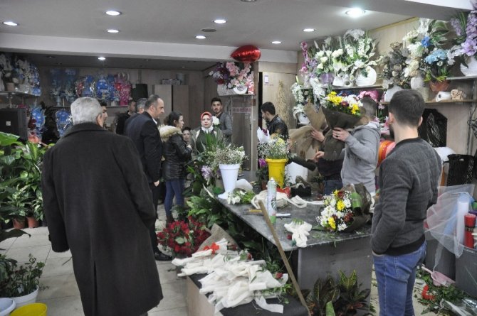 14 Şubat'ta çiçekçiler bayram etti