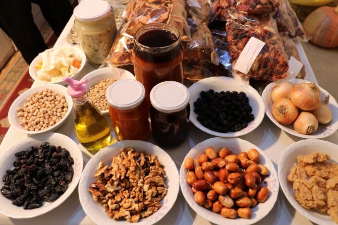 Kahramanmaraşlı çiftçi yazın hazırlıyor kışın tüketiyor