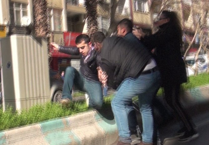 Yer Kahramanmaraş! Yumruk yumruğa kavga ettiler