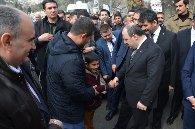 Bakan Varank esnaf ve vatandaşı dinledi