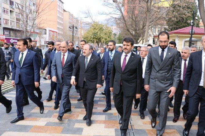 Bakan Varank Kahramanmaraş sokaklarında