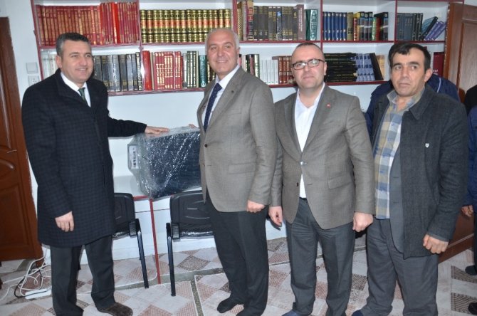 Hayırsever vatandaş okula 21 bilgisayar hediye etti