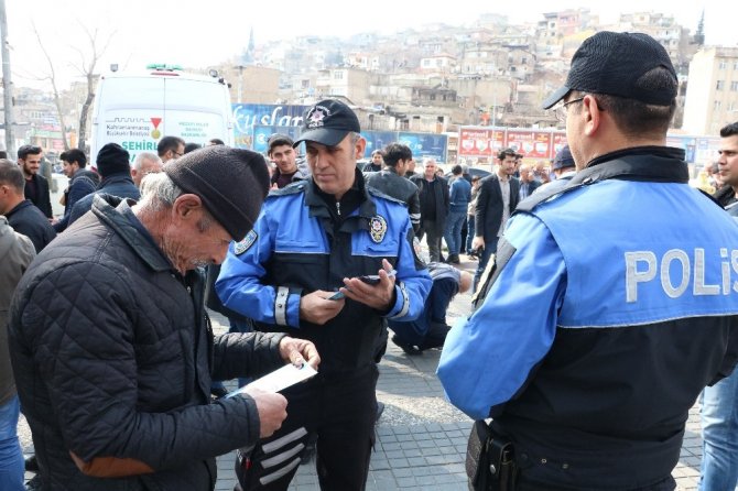 Polis ekipleri vatandaşları uyardı broşür dağıttı!