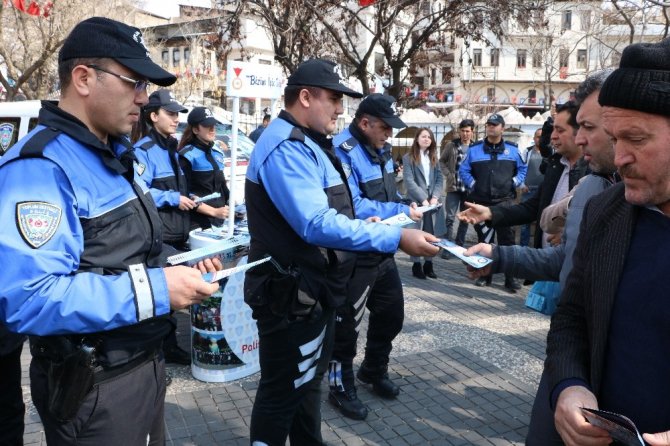 Polis ekipleri vatandaşları uyardı broşür dağıttı!