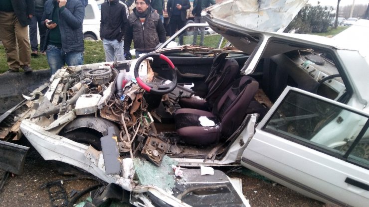 Park halindeki araç bir anda hareket etti başka bir aracın üzerine düştü