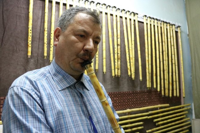 Kendi çabasıyla öğrendiği Ney'in aranan ismi oldu