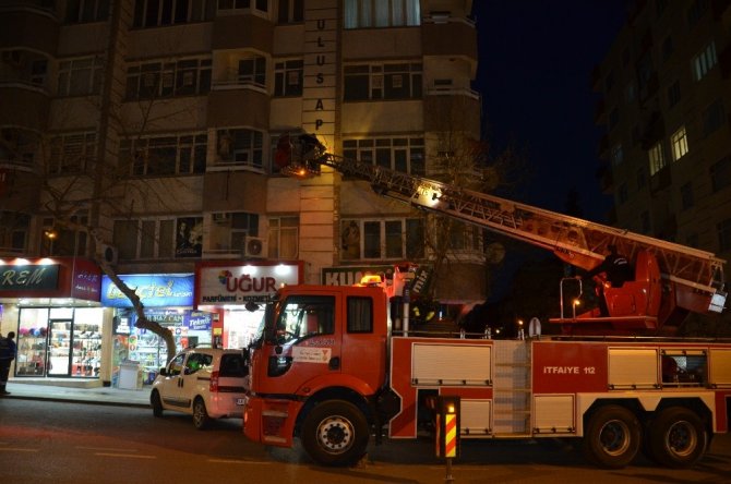 Kahramanmaraş'ta şiddetli rüzgar taş üstünde taş bırakmadı