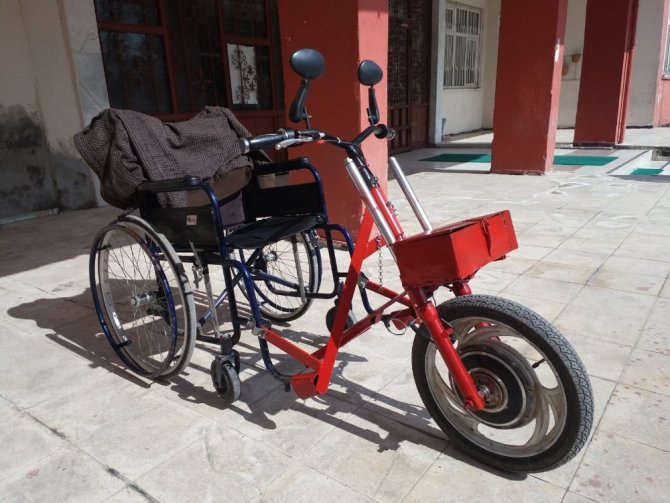 Elektrik enerjisi ile çalışan tekerlekli sandalye aparatı üretti