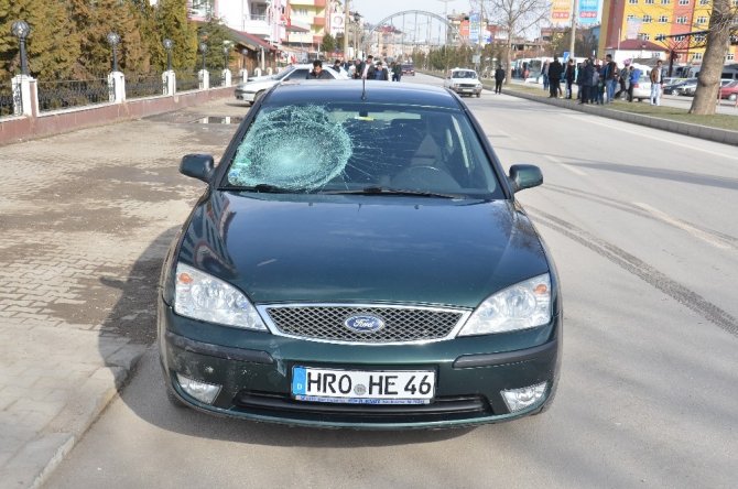Elbistan'da otomobilin çarptığı bisikletli yaralandı