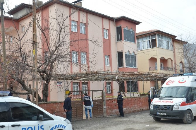 81 yaşındaki kadın pencereden düşüp öldü