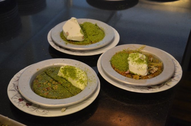 Kahramanmaraşlı Künefeci Hatay’a rakip oldu