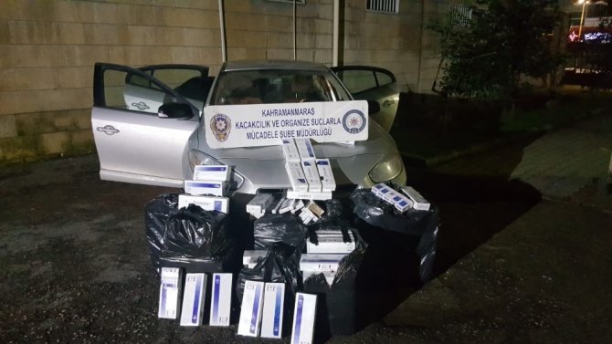 Polisten kaçan otomobilden 3 bin 320 paket kaçak sigara çıktı