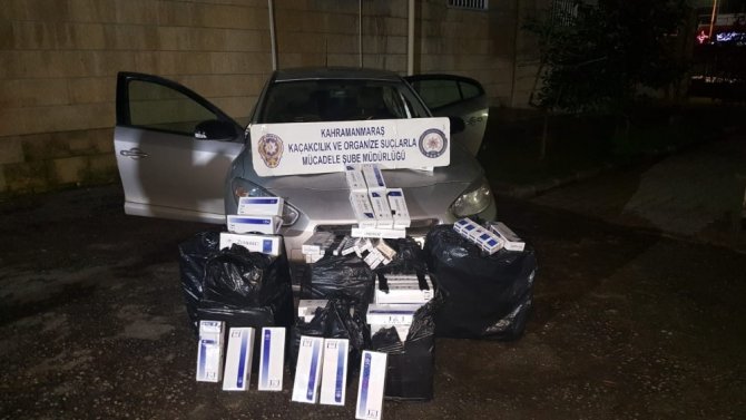 Polisten kaçan otomobilden 3 bin 320 paket kaçak sigara çıktı