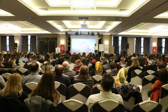 Kahramanmaraş’ta anne babalara yönelik seminer düzenlendi