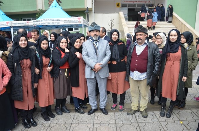 Kız İmam Hatip Lisesi Yemen için kermes düzenledi