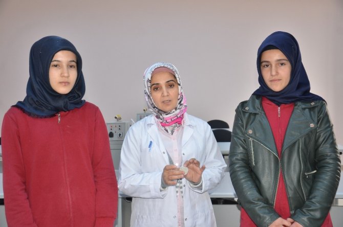 Lise öğrencileri organik tablet deterjan ürettiler