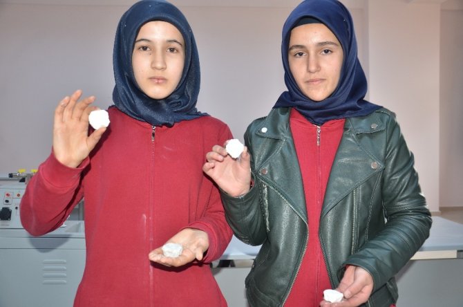 Lise öğrencileri organik tablet deterjan ürettiler