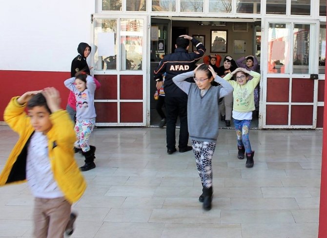 AFAD, Kahramanmaraş’ta 11 bin 850 kişiye deprem eğitimi verildi