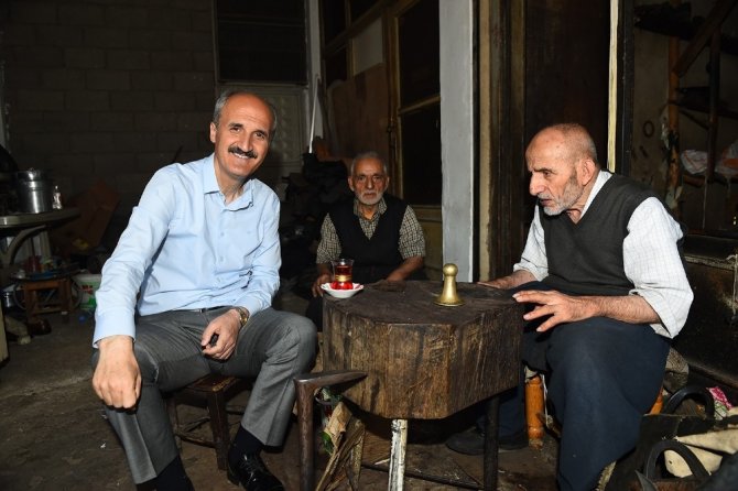 Başkan Okay: Genel siyasetle yereli karıştırmamalı'