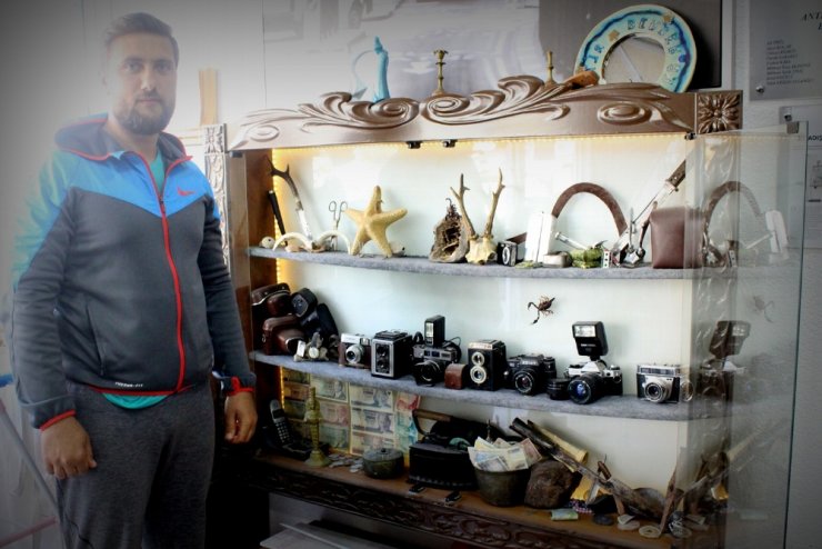 Berber salonunu müzeye çevirdi