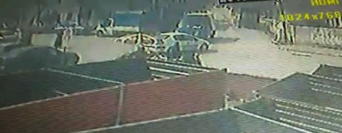Motosikletle otomobilin çarpıştığı kaza kamerada