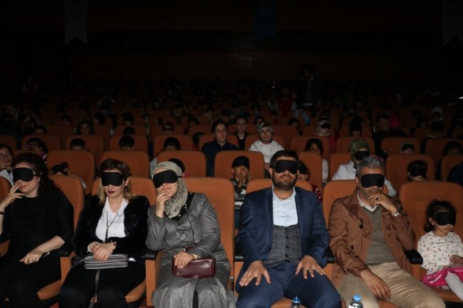 Kahramanmaraş'ta görme engellileri anlamak için bunu yaptılar